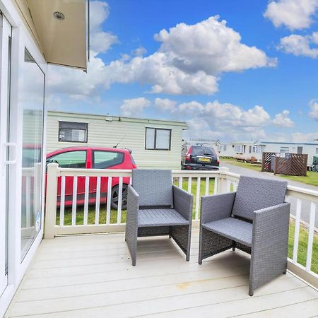 Beautiful 6 Berth Caravan By The Beach In Suffolk Ref 40076Nd Лоустофт Екстериор снимка