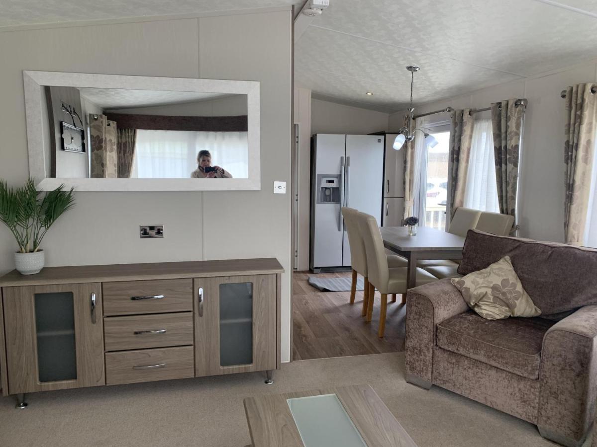 Beautiful 6 Berth Caravan By The Beach In Suffolk Ref 40076Nd Лоустофт Екстериор снимка
