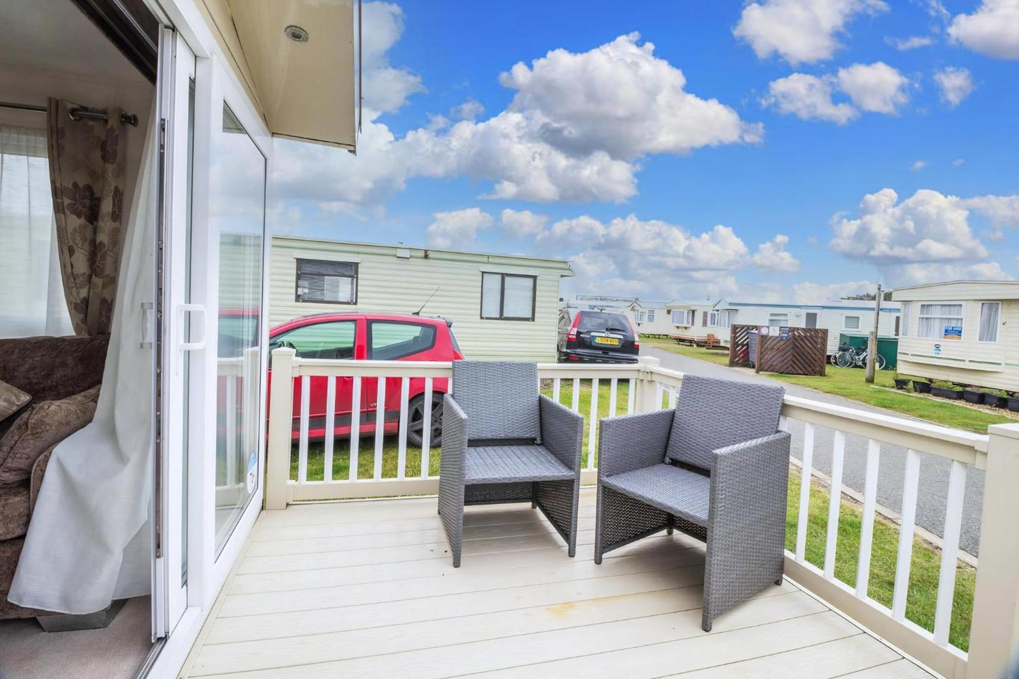 Beautiful 6 Berth Caravan By The Beach In Suffolk Ref 40076Nd Лоустофт Екстериор снимка