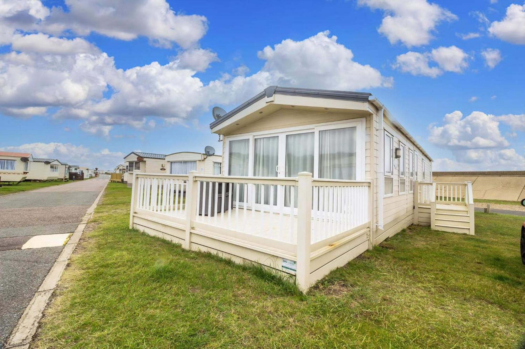 Beautiful 6 Berth Caravan By The Beach In Suffolk Ref 40076Nd Лоустофт Екстериор снимка
