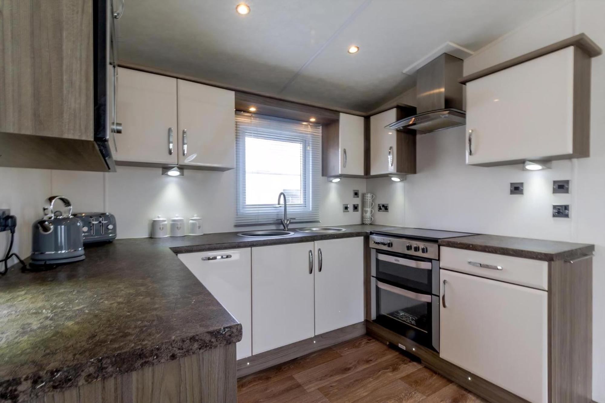 Beautiful 6 Berth Caravan By The Beach In Suffolk Ref 40076Nd Лоустофт Екстериор снимка